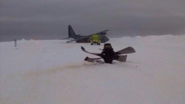 Mais fotos do Hércules FAB2470 acidentado na Antártica Por Guilherme Wiltgen Segundo novas informações, a aeronave que se acidentou hoje (27.