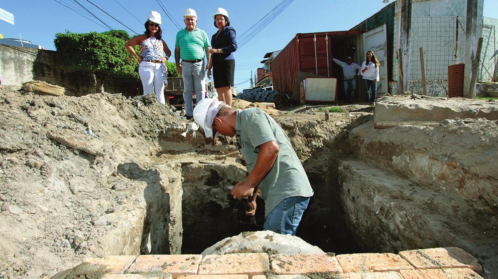 2 Maceió, quarta-feira, EM ANDAMENTO Obras de esgotamento sanitário dobrarão rede coletora em Alagoas Serviços fazem parte do Programa Estadual de Esgotamento Sanitário, lançado pelo Governo do