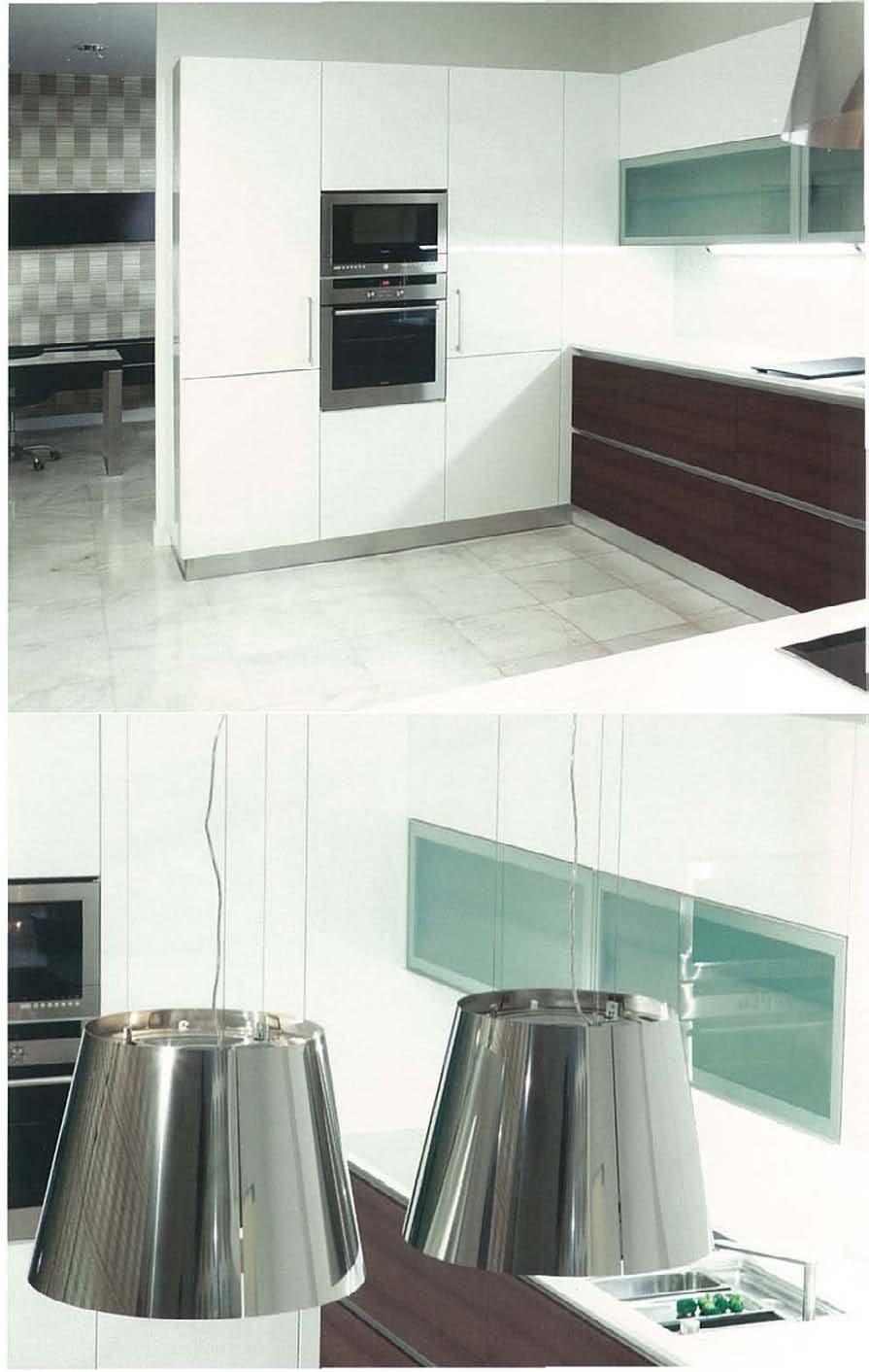 PROGRAMA 310 BRILHANTE 'Volumes compactos, definem um ambiente de cozinha racional e de grande atracção' Portas em polilaminado