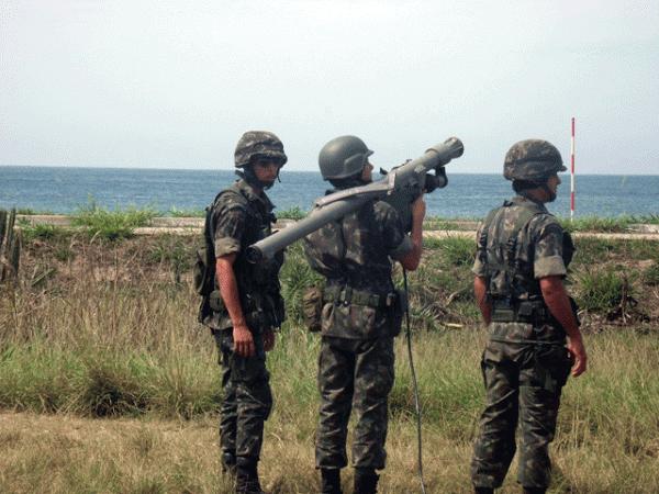 Fonte: EB Vídeo Tiro real do Sistema Gepard Assista aos primeiros tiros reais do novo Sistema Antiaéreo Gepard, recém-adquirido para proteger