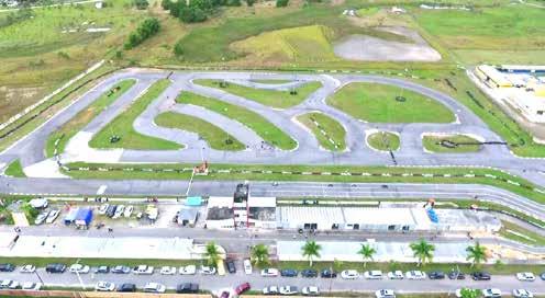 16 DESCUBRA GUAPIMIRIM Uma cidade encantadora e com atrações para todos os gostos Kartódromo Internacional de Guapimirim Para quem curte velocidade e adrenalina, o Kartódromo Internacional de