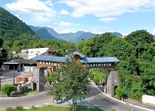 Guapimirim e sua história Em meio à Mata Atlântica, repleta de belezas naturais que encantam a todos que a visitam, está Guapimirim, cidade da Serra Verde Imperial, que fica a cerca de 80 km da