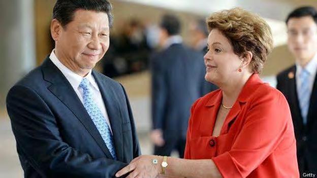 Los presidentes China y Brasil, Xi Jinping, y Dilma Rousseff: sus países han desarrollado lazos comerciales, pero obras de infraestructura como el tren marcarían una nueva