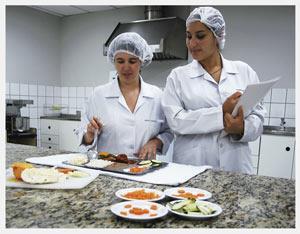 CURSO DE SEGURANÇA ALIMENTAR e HACCP Responsáveis de empresas do setor alimentar Responsáveis pela gestão e controlo do sistema HACCP Estudantes e desempregados que queiram desenvolver competências