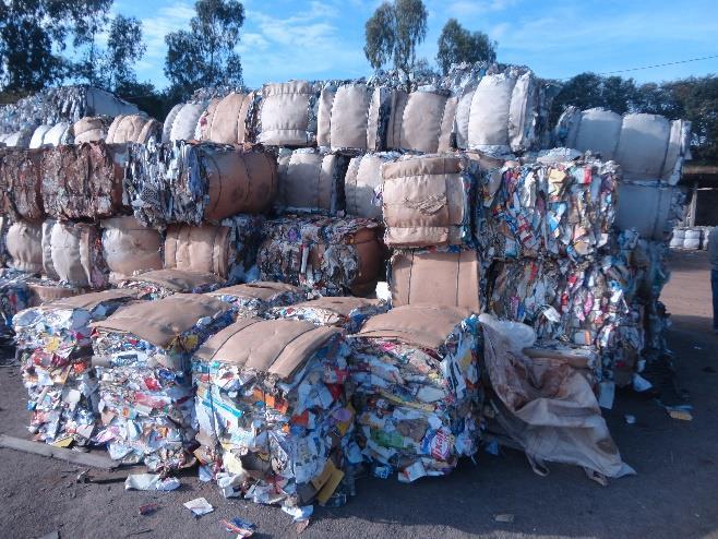 Figura 16 - Armazenamento dos resíduos recicláveis secos para comercialização