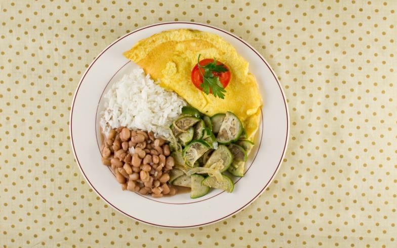 com queijo Alface, arroz, feijão,