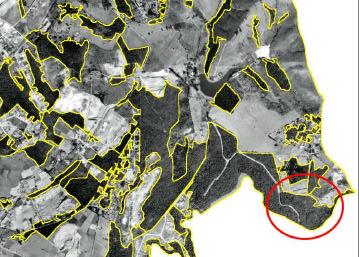 3 Resultados e Discussão As Figuras 1,2,3 e 4 apresentam partes da área da microbacia, com os limites dos fragmentos florestais mapeados na ortofoto digital e nas imagens Landsat, respectivamente.