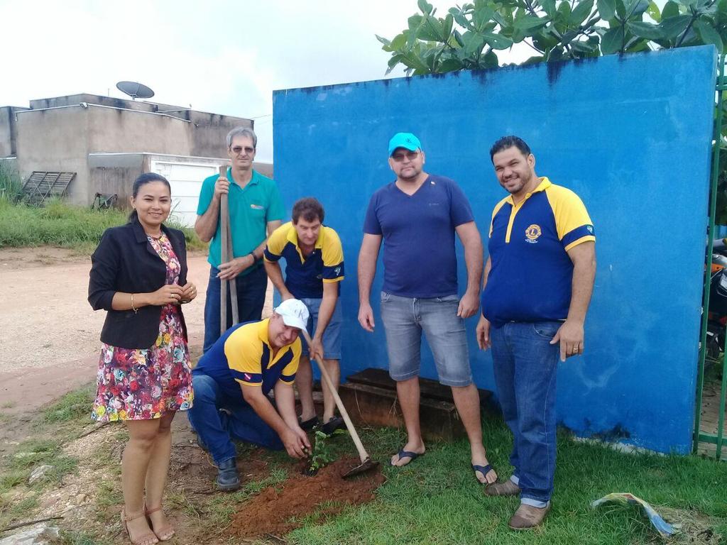 jovens como agentes no processo de arborização da cidade.