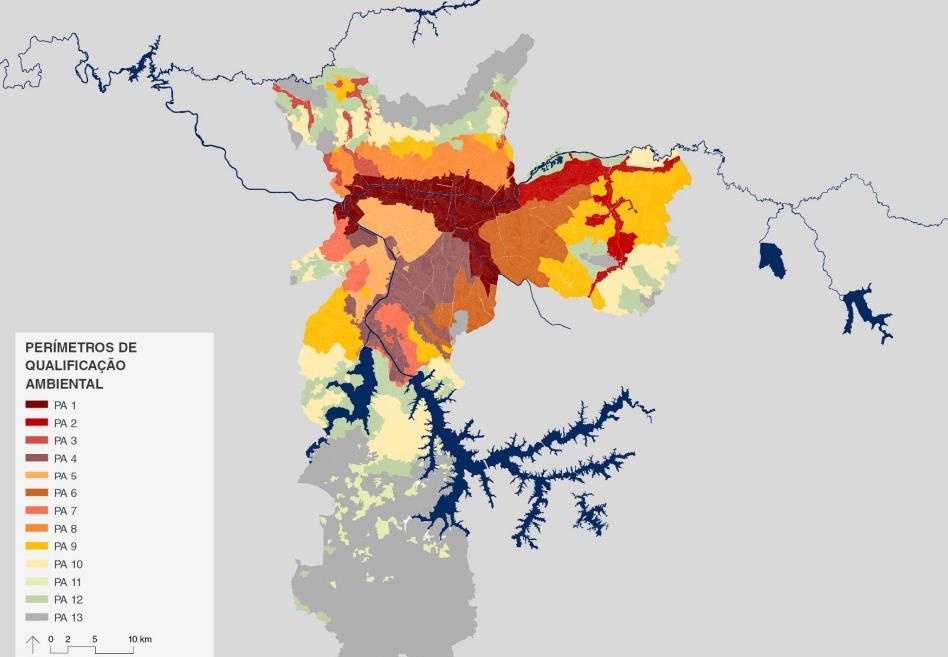 de ocupação do solo, por meio de uma metodologia de pontuação que segue os seguintes pontos: a) Enquadramento do lote em um Perímetro de Qualificação Ambiental (PQA), por meio do seguinte mapa: