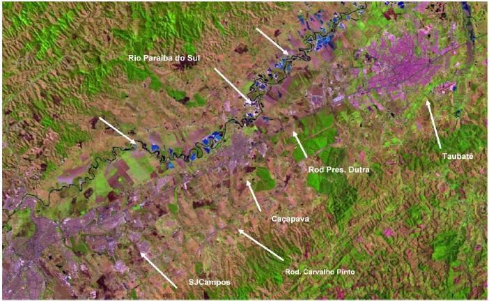 A figura mostra a imagem do satélite Landsat-7 de um setor do Vale do Paraíba. Resolução de 30 m.