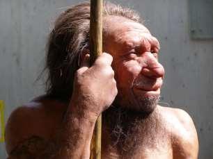 Esta é uma representação do Homem de Neandertal, com seu nariz avantajado e rosto protuberante. (Foto: Erich Ferdinand / Flickr / 2.