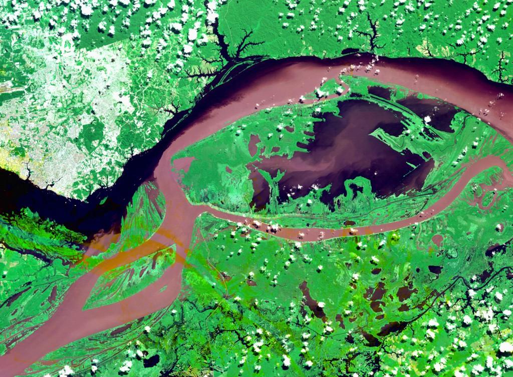 Figura 3 - Imagem de satélite na região de confluência do Rio Negro com o Rio Solimões.