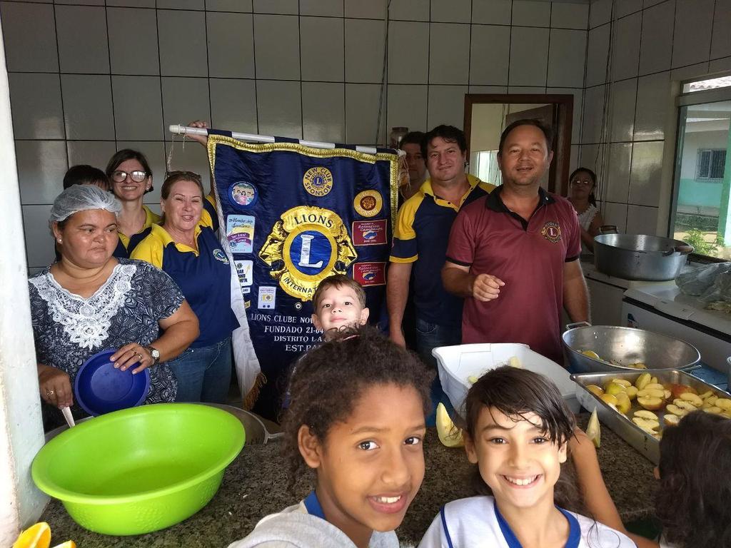 DOAÇÃO DE ALIMENTOS PARA ESCOLA MUNICIPAL TANCREDO NEVES No dia 06 de dezembro foram doados