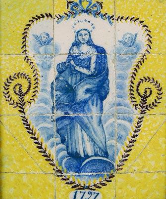88 "NOSSA SENHORA DA CONCEIÇÃO LADEADA DE QUERUBINS" painel de doze azulejos, decoração a