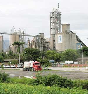 As térmicas & cimento O cimento usa cinza das térmicas. 100 % da cinza de J Lacerda (leve+pesada) é usada.