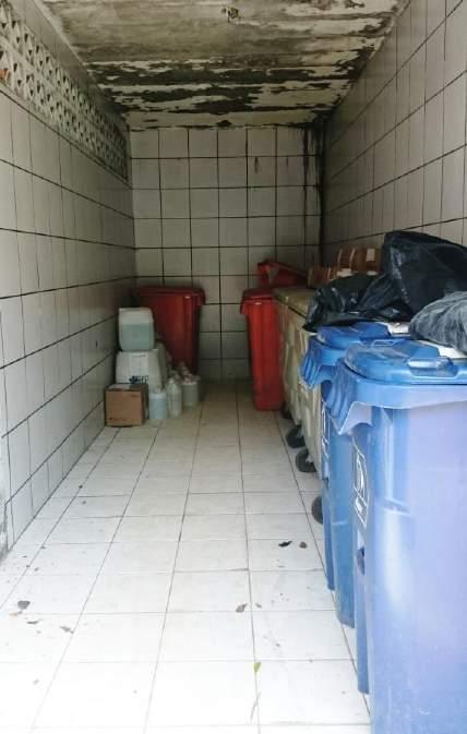 53 O abrigo de resíduos químicos fica separado do abrigo de resíduo infectante por meio de uma parede de alvenaria.