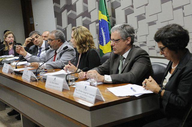 Sul21, 9 de maio de 2017 Mesmo com alterações, reforma da Previdência permanece austera, dizem especialistas Governo tem errado sistematicamente nas suas previsões e, quanto mais distante o período a