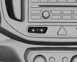 46 Chaves, portas e vidros O sistema de alarme antifurto é ativado com o controle remoto: Automaticamente em 30 segundos após travar o veículo (inicialização do sistema). Pressionando e duas vezes.