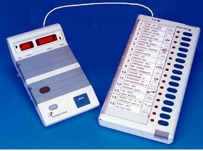 Como o armazenamento do voto é direto, a confiabilidade do resultado da apuração é dependente da confiabilidade do software instalado no equipamento [27][13]. Figura 5: Urna eletrônica DRE indiana.
