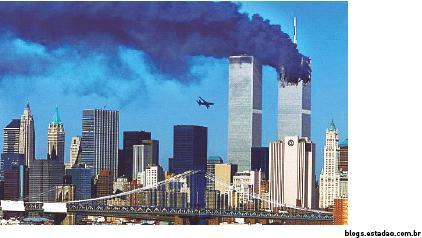 9) Observe a imagem abaixo, do episódio ocorrido nos E.U.A., no dia 11 de setembro de 2001.
