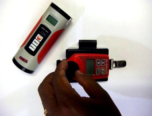 O Instrumento dispõe de calibração automática, a partir do momento em que o calibrador é inserido ao aparelho na