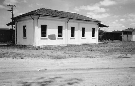 210 Figura 07. Estação Ferroviária de Pacaembu. Foto: HINUY, H. Y. (1993) Fonte: GIESBRECHT, R. M.