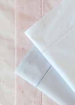 reversible white/blue and white/pink Manta tricotada em 100%