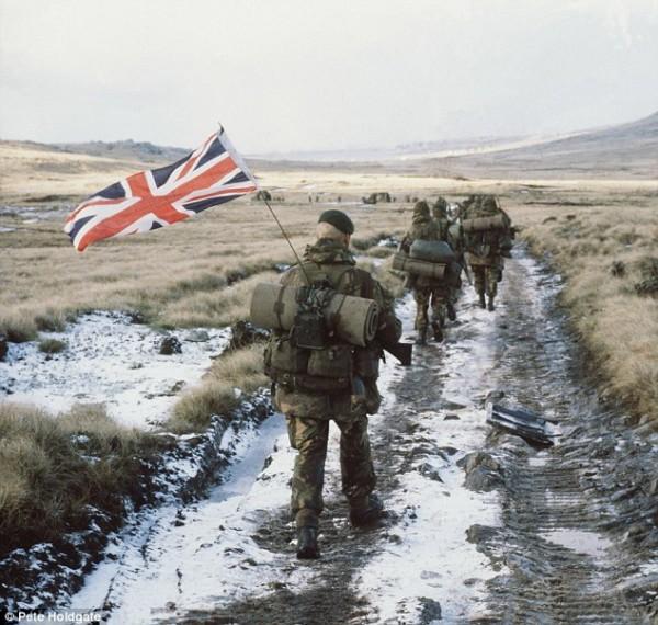 Em carta, Brasil pediu a Thatcher para não enviar tropas às Malvinas Dias antes de as tropas britânicas desembarcarem de forma maciça nas Malvinas, na guerra de 1982 contra a Argentina, o governo
