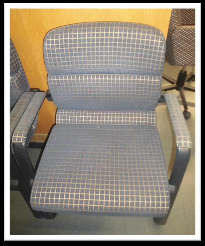 CADEIRAS 4 Cadeiras tipo "trenó" em tons azul Nº inventário: 1035810,