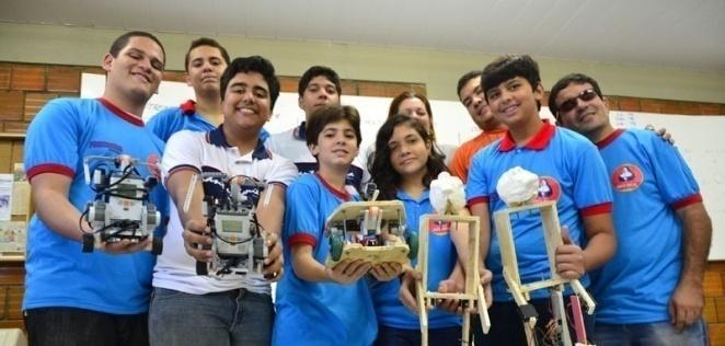 A Robocup foi dividida em duas categorias principais, Equipes de Universitários e Júnior, para estudantes até 19 anos, onde os alunos do Santa Emília participaram.