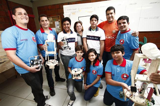 Alunos já tinham conquistado 1º lugar na Olimpíada Brasileira de Robótica, em 2012 Estudantes pernambucanos conquistaram duas premiações no Mundial de Futebol de Robôs (Robocup), que aconteceu entre
