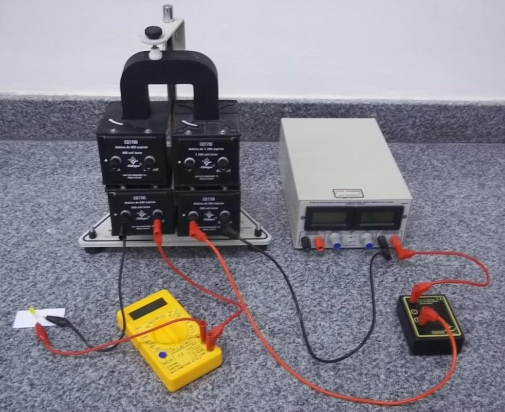 32 Parte 2 - O Transformador 1. Execute a montagem conforme a Figura 4 (sem ligar a fonte).