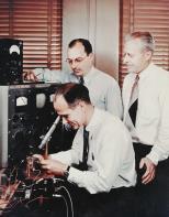 PRESPER ECKERT Os mesmos criadores do ENIAC UNIVAC EUA 1951 Máquina eletrônica