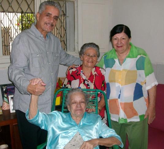 CANTINHO DA MATURIDADE Adail Maia Gilberto Oliveira VISITAS Continuando a programação de visitas aos membros da Igreja que não podem mais estar presentes aos cultos devido enfermidades, visitamos os