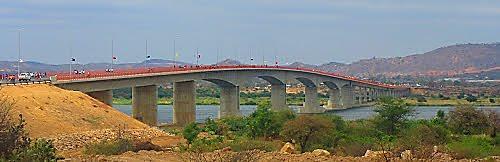 Atravessamento de planícies de inundação Rio Zambeze 4 grandes pontes (3