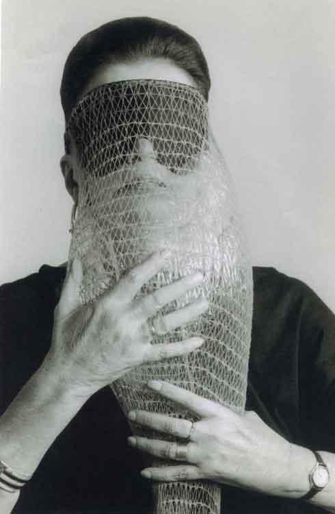 LYGIA CLARK (1920-1988): Máscaras abismo, 1968.