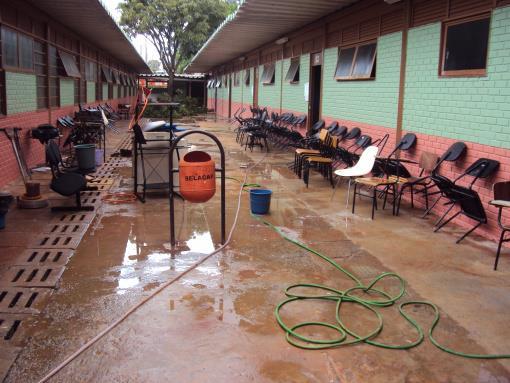 Os destroços causados pela chuva no C.E.F.