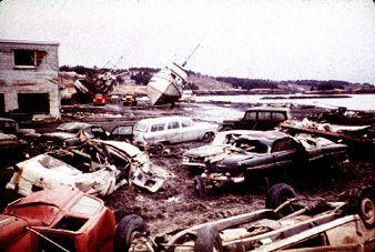Tsunami do Alaska (28 MAR 1964) Pormenor dos estragos provocados pelo tsunami,