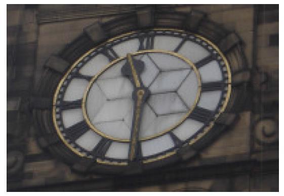 (difícil) c) O mostrador do relógio tem um desenho com seis quadriláteros iguais. Qual é o nome desse quadrilátero?