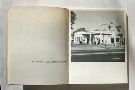 Figura 94: Passagens do livro Twenty six gasoline station Ed Ruscha, 1963.