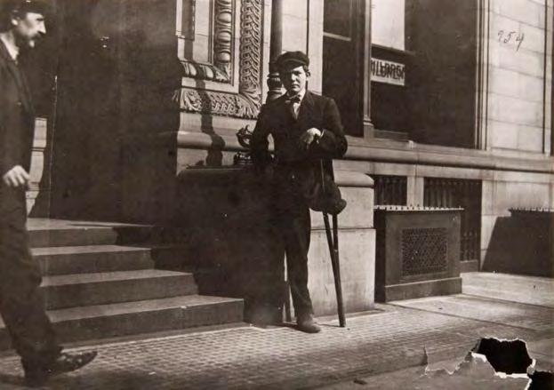 A ineficácia e a instabilidade são reveladas por trabalhos já existentes, como os de Eugène Atget, na França, e os de August Sander, na Alemanha.