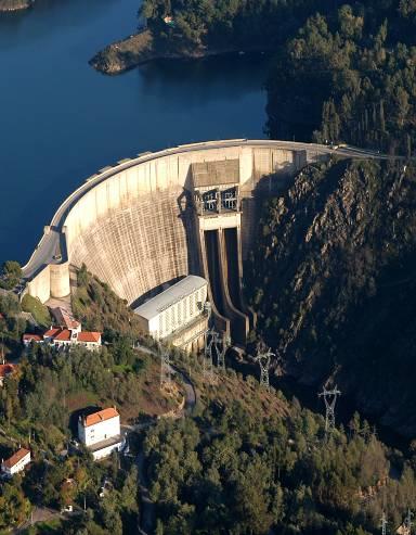 edp sinta a nossa energia O Porquê das Energias Eólica e Hídrica Pedro Neves Ferreira, Director de Planeamento Energético 0 Tendências Globais Tendências globais em