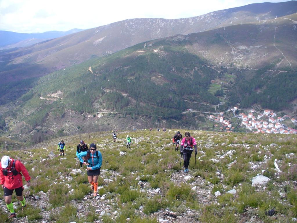 Estavam feitos assim os primeiros 14 km. Este abastecimento dividia as provas do Ultra e Trail.