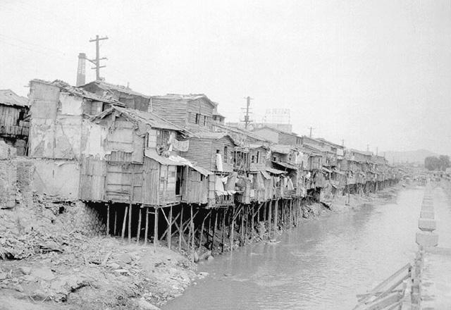 Experiência de recuperação do Rio Cheonggyecheon (Seul) : Ações realizadas antes da recuperação: Alargamento e aprofundamento do