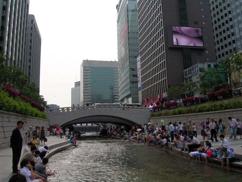 Experiência de recuperação do Rio Cheonggyecheon (Seul) : Resultados: Criação de área de lazer; Recuperação da qualidade da água; Redução das