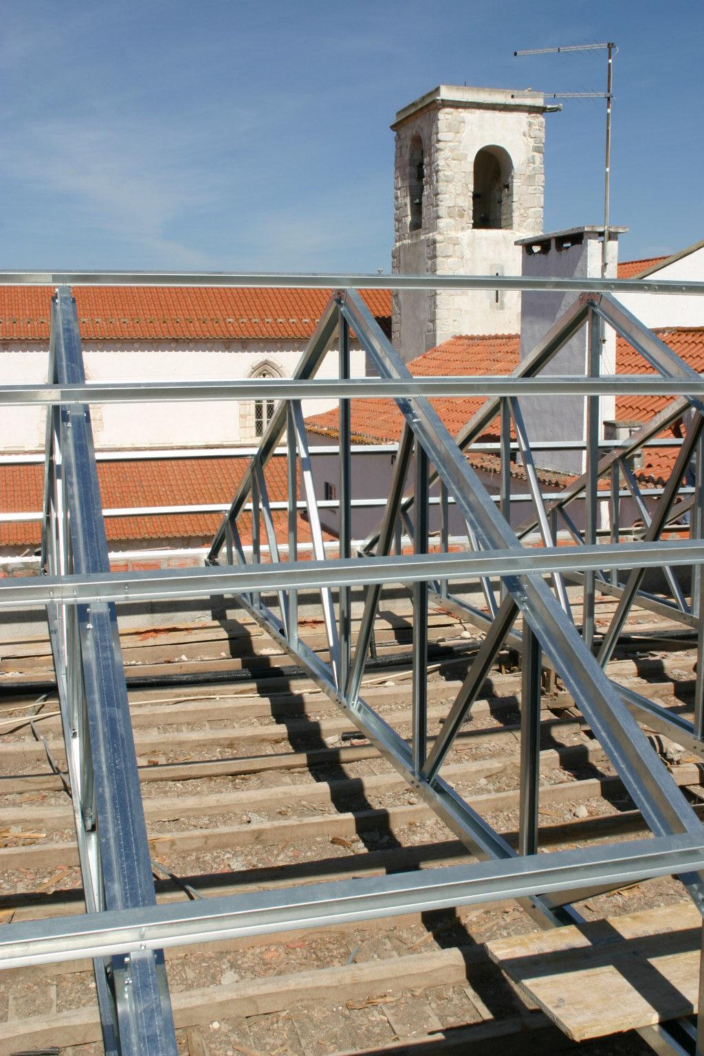 Instalação TECTUM especializada frequentaram os cursos instaladores formação específicos para instalação telhados TECTUM, fornecidos pela Lusoceram. 3.