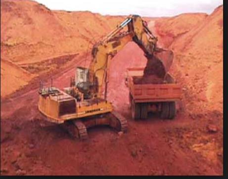 Mina de bauxita da empresa Mineração Rio do Norte - MRN, localizada 30 quilômetros ao sul da vila de Porto Trombetas, município de Oriximiná, Pará, que começou a ser explorada em 1979.