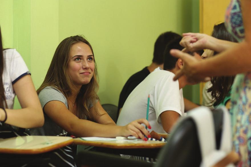 EQUIPES VALORIZADAS Assim como os professores, que contribuem para a elaboração dessa proposta, os gestores e coordenadores pedagógicos são acompanhados no aprimoramento de suas práticas.