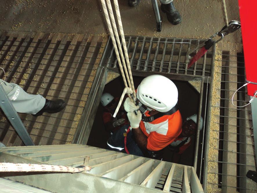 NR - 33 ESPAÇOS CONFINADOS CAPACITAÇÃO PERIÓDICA (Supervisores, Trabalhadores e Vigias) 8h / 1 dia Reciclar os trabalhadores que