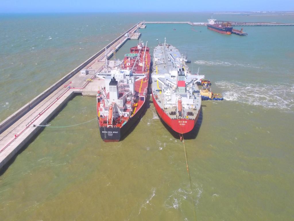 Terminal Offshore (T1) Operação de Petróleo: O terminal de petróleo teve sua primeira operação de transbordo em 2016, com a BG Brasil, em Agosto de 2016. O contrato com a BG, de 20 anos, prevê 200.